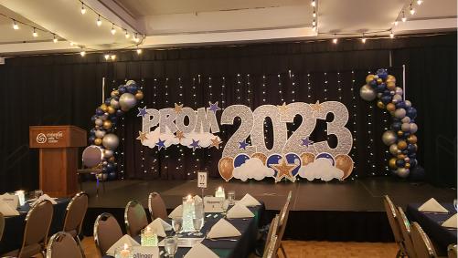 Displaying the 2023 sign for graduates at a prom in Regina